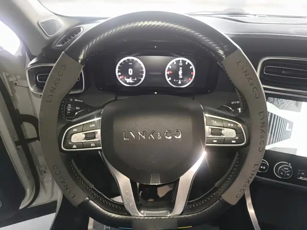 Lynk & Co 01 — миниатюра 11