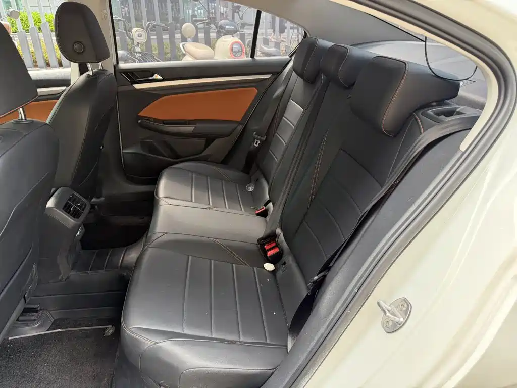 Volkswagen Bora — миниатюра 12