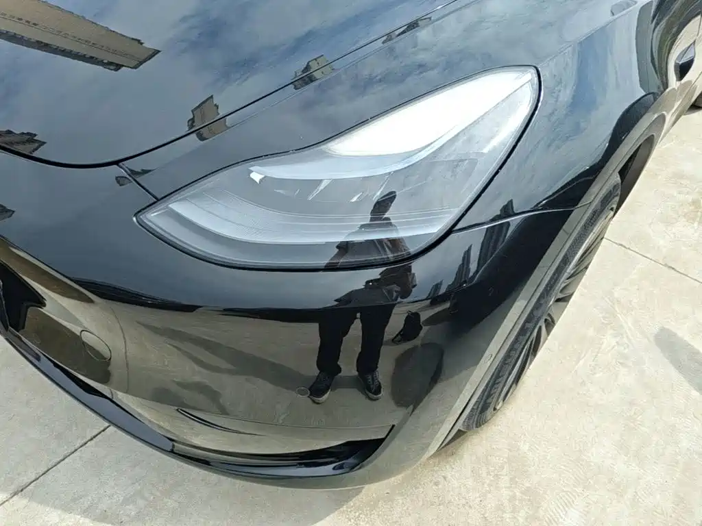 Tesla Model Y — миниатюра 24
