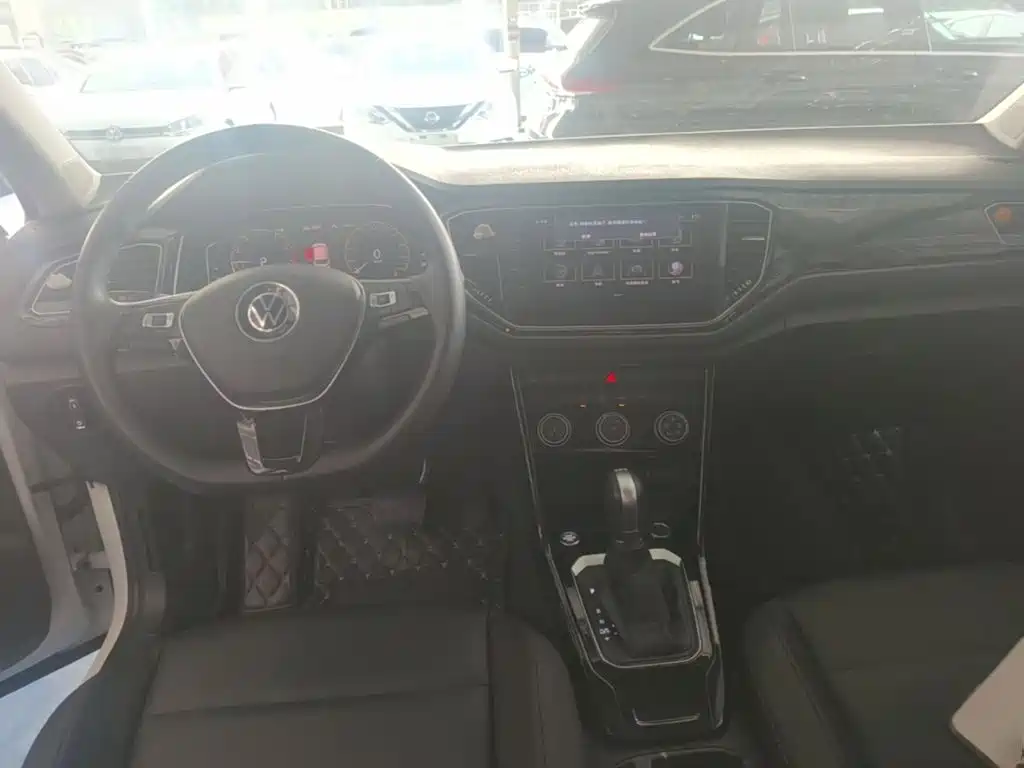 Volkswagen T-Roc — миниатюра 10