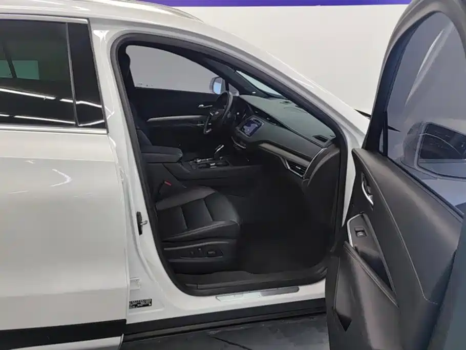 Cadillac XT4 — миниатюра 8