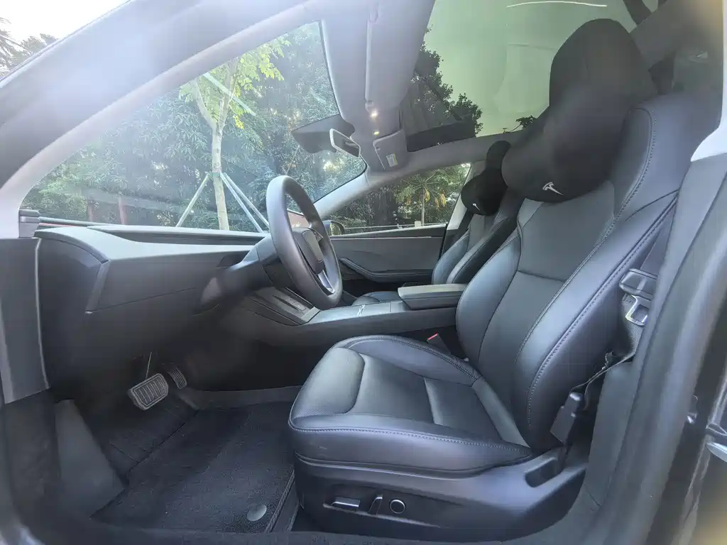 Tesla Model 3 — миниатюра 5