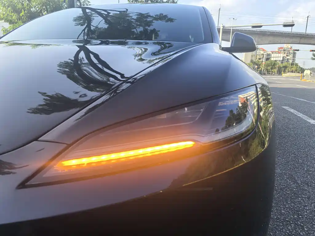 Tesla Model 3 — миниатюра 15