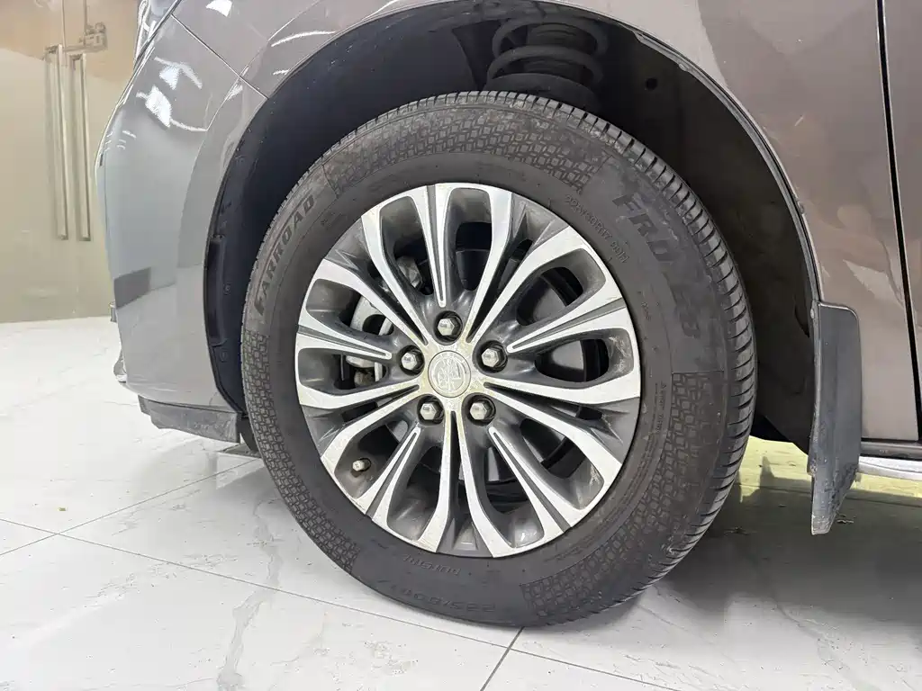 Buick GL8 — миниатюра 7