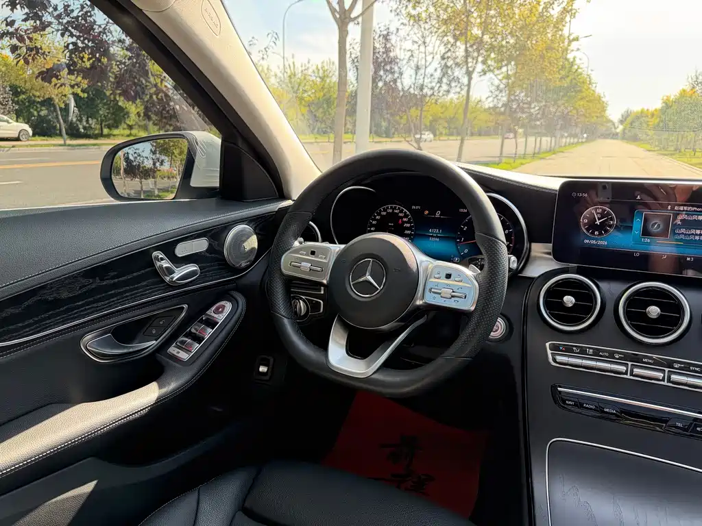 Mercedes-Benz C-Class — миниатюра 12
