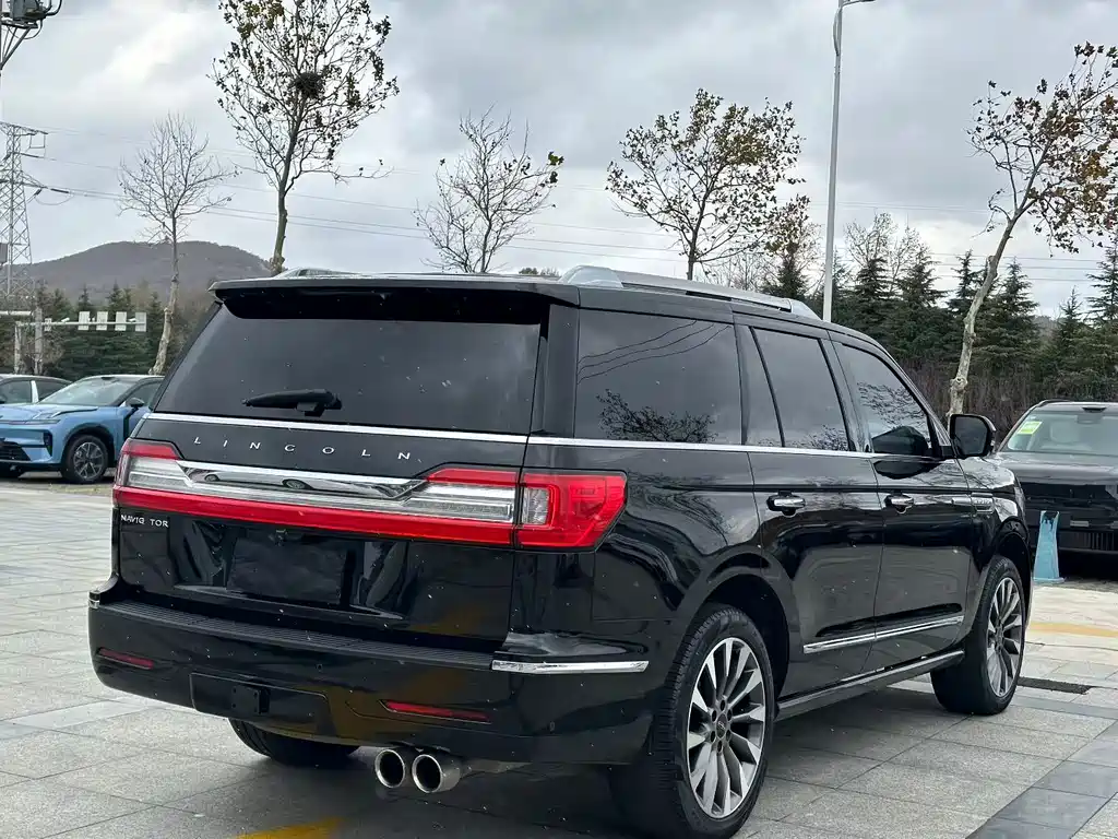 LINCOLN NAVIGATOR