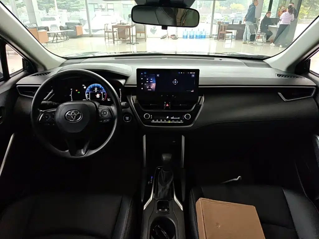 Toyota Corolla Cross — миниатюра 10