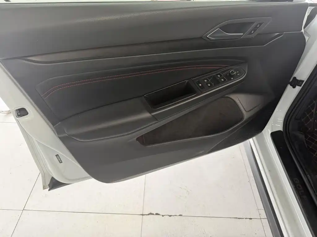 Volkswagen Golf GTI — миниатюра 8