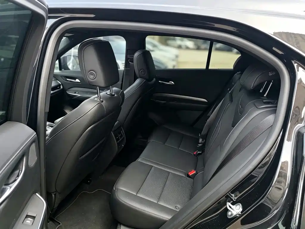 Cadillac XT4 — миниатюра 5
