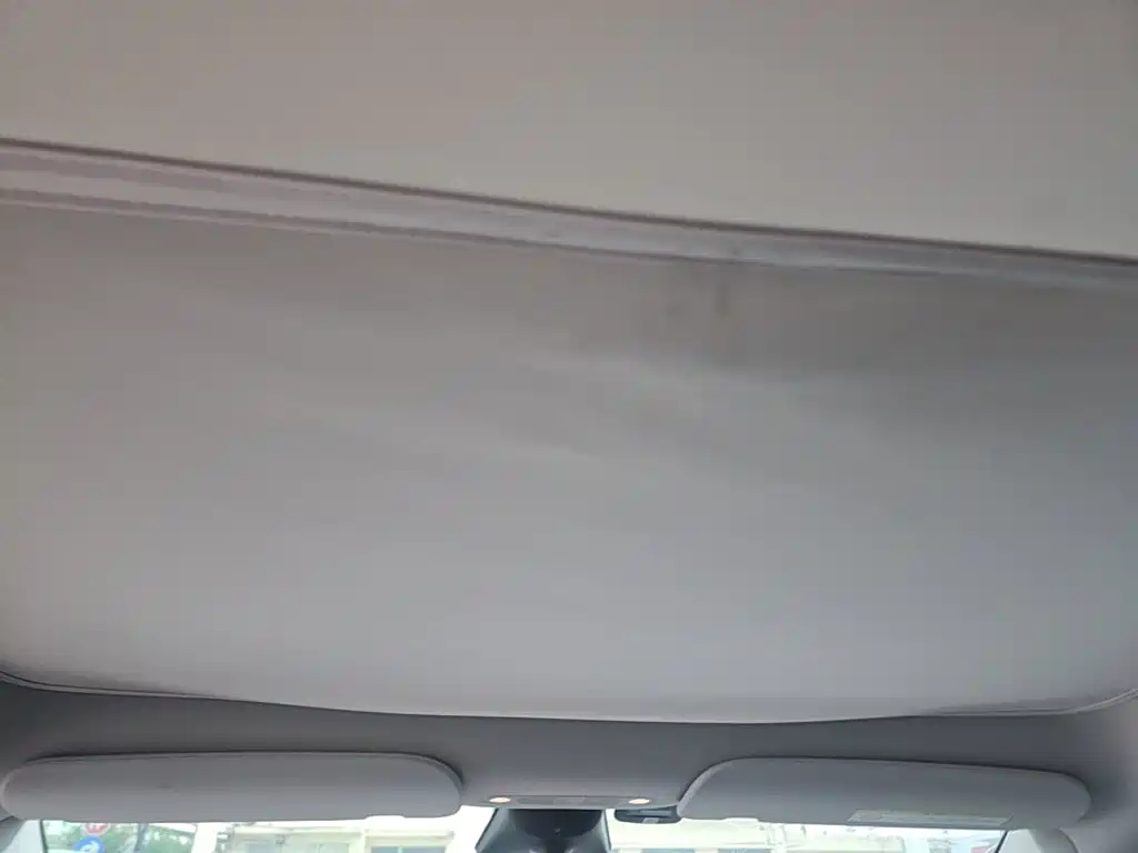 Tesla Model Y — миниатюра 9