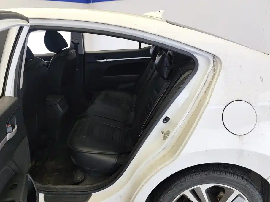 Hyundai Elantra — миниатюра 11