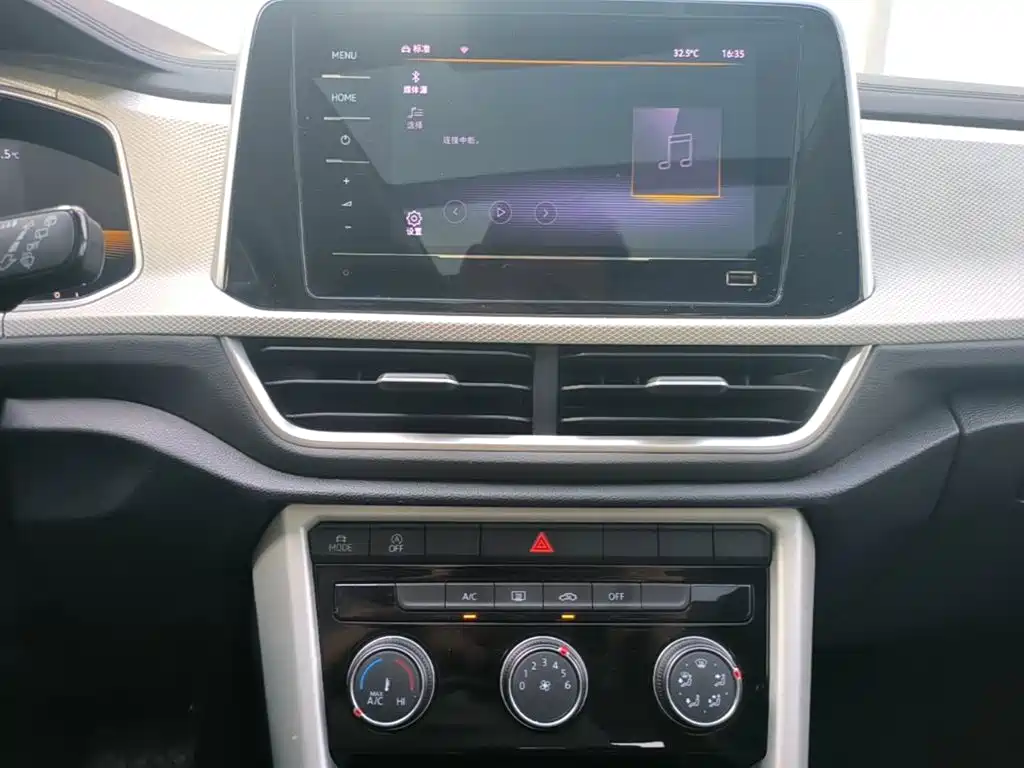 Volkswagen T-Roc — миниатюра 13