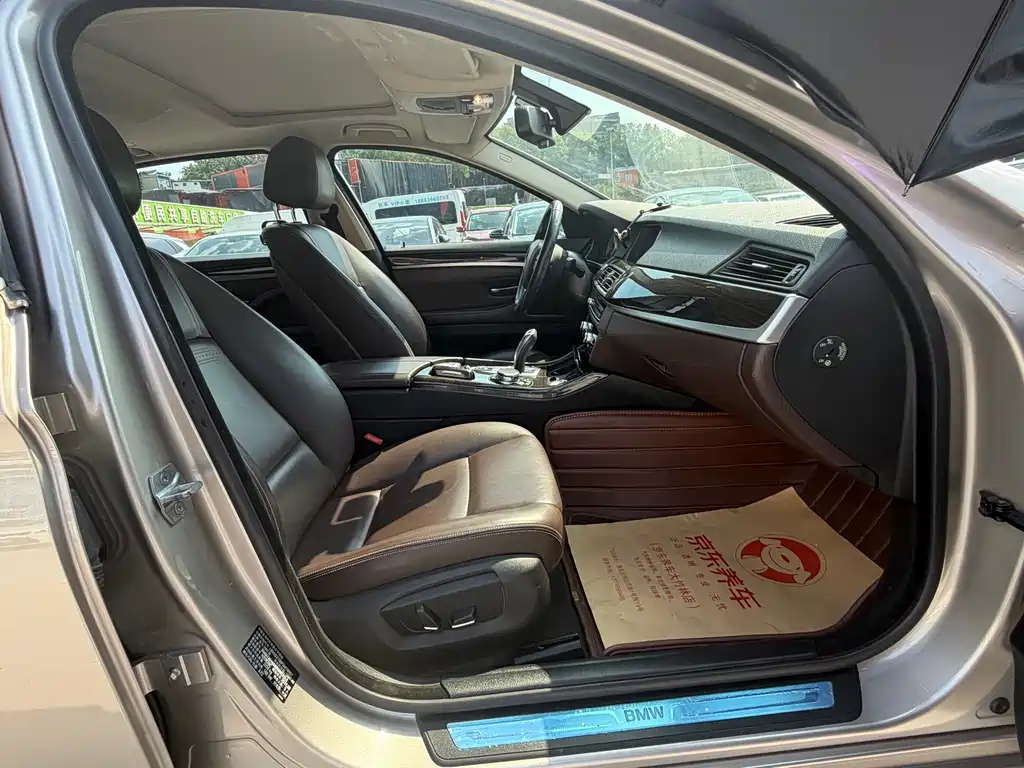 BMW 5 Series — миниатюра 10