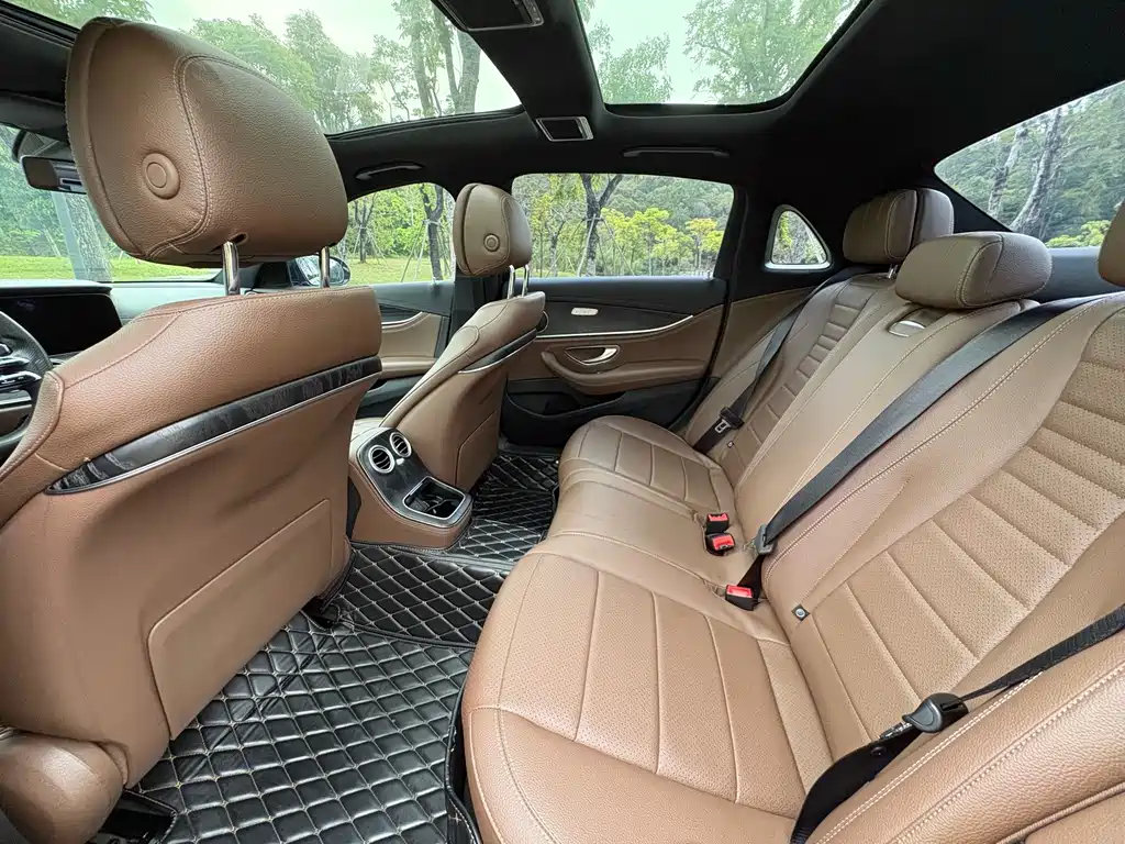 Mercedes-Benz E-Class — миниатюра 6