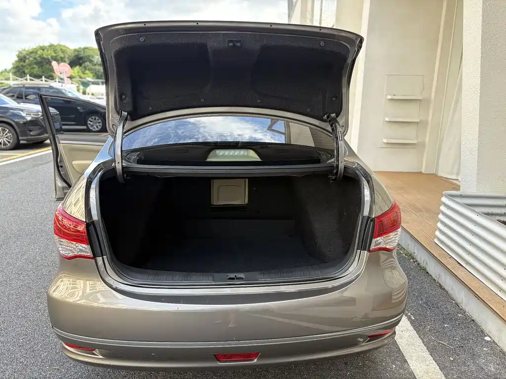 Nissan Sylphy — миниатюра 6