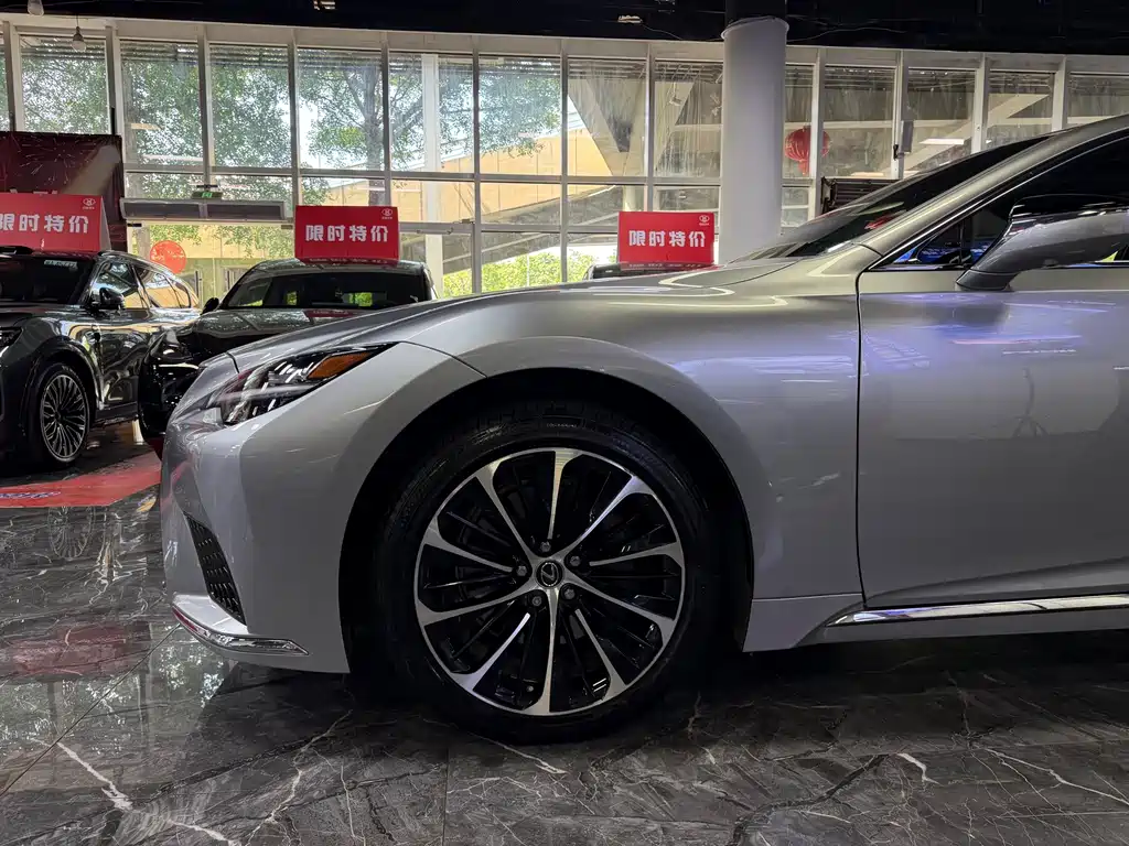 Lexus LS — миниатюра 4