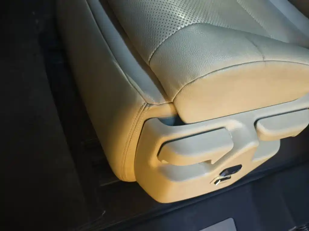 Toyota Granvia — миниатюра 11