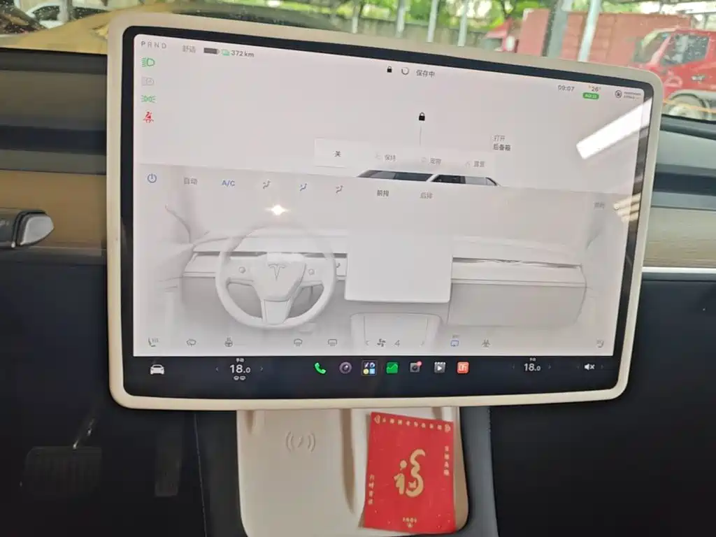 Tesla Model Y — миниатюра 13