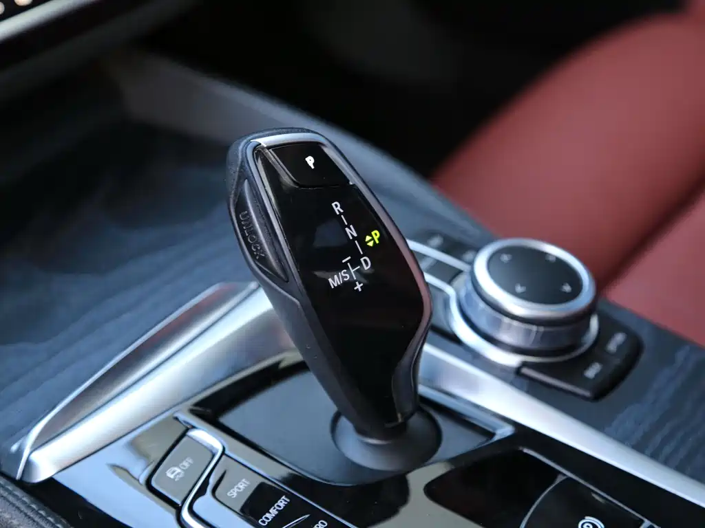 BMW 5 Series — миниатюра 18