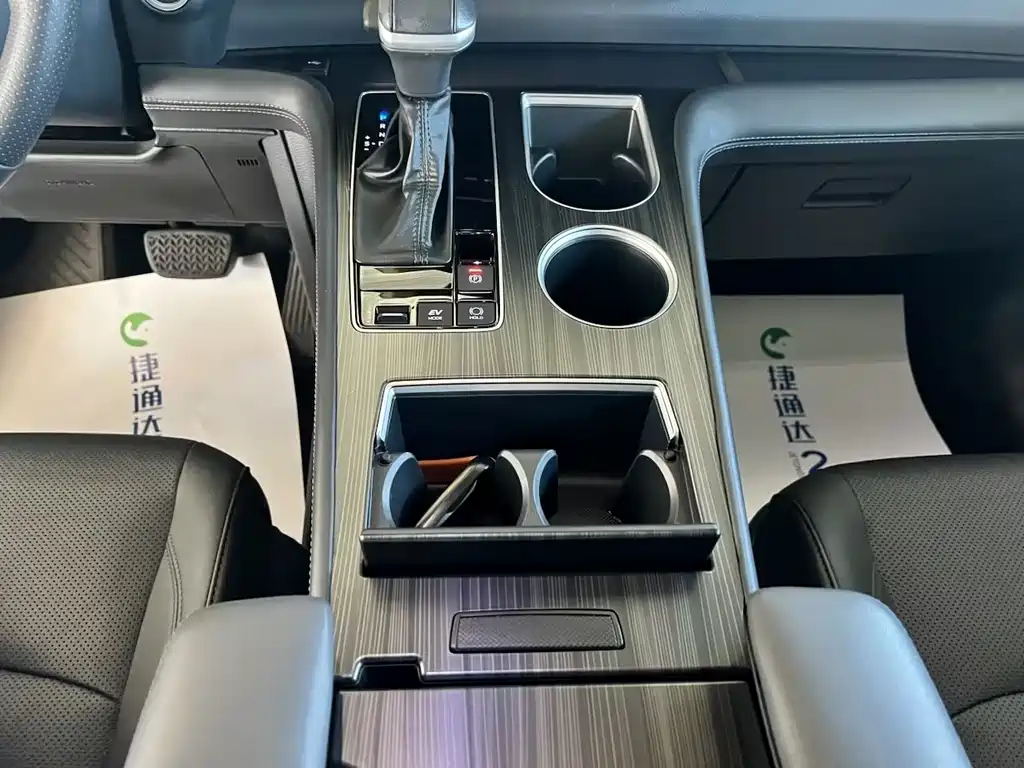 Toyota Sienna — миниатюра 18