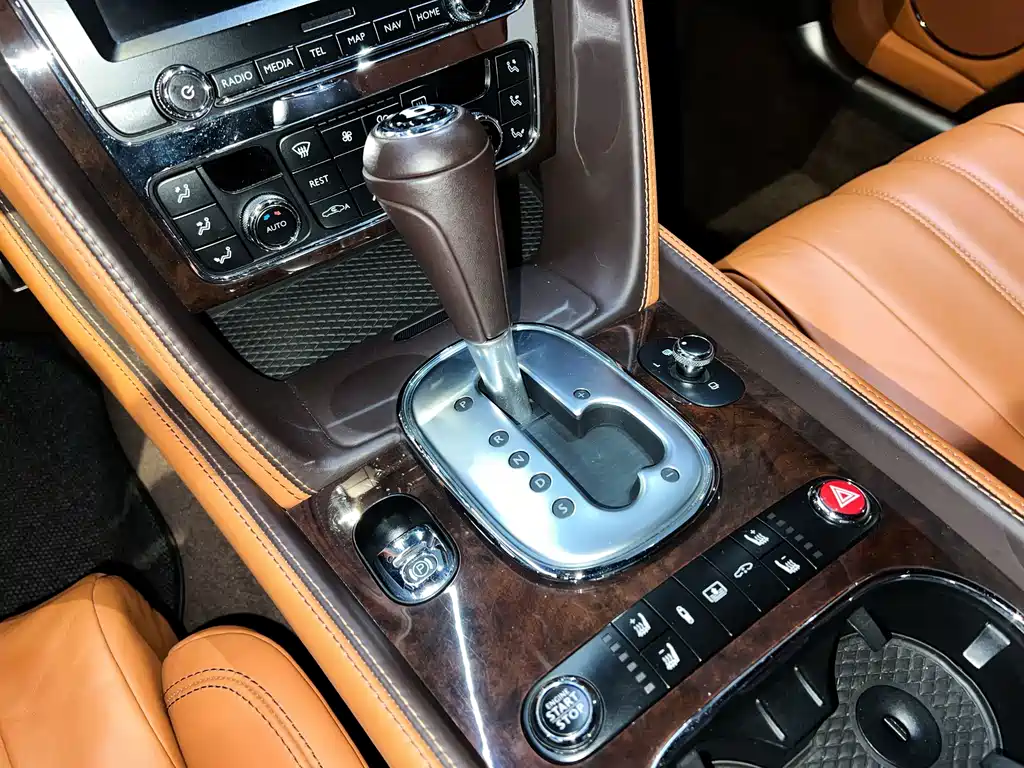 Bentley Flying Spur — миниатюра 12