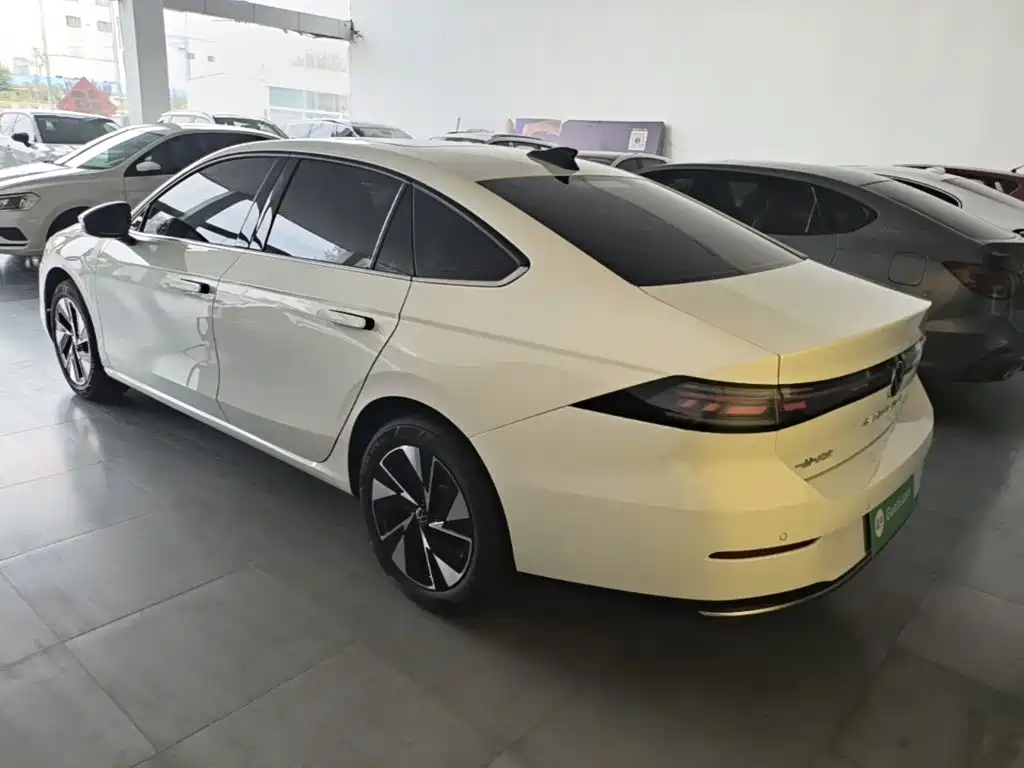 Volkswagen Sagitar — миниатюра 5