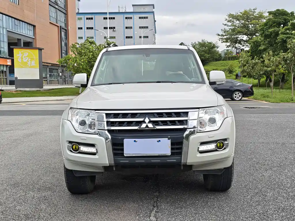 Mitsubishi Pajero (Import) — миниатюра 2