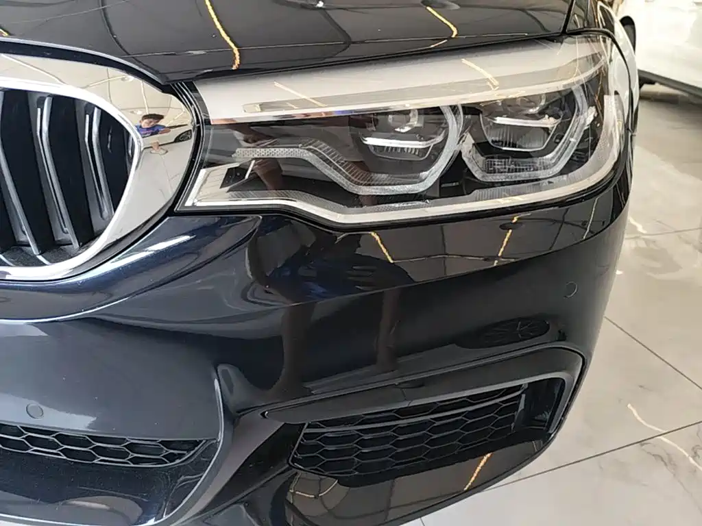 BMW 5 Series — миниатюра 24