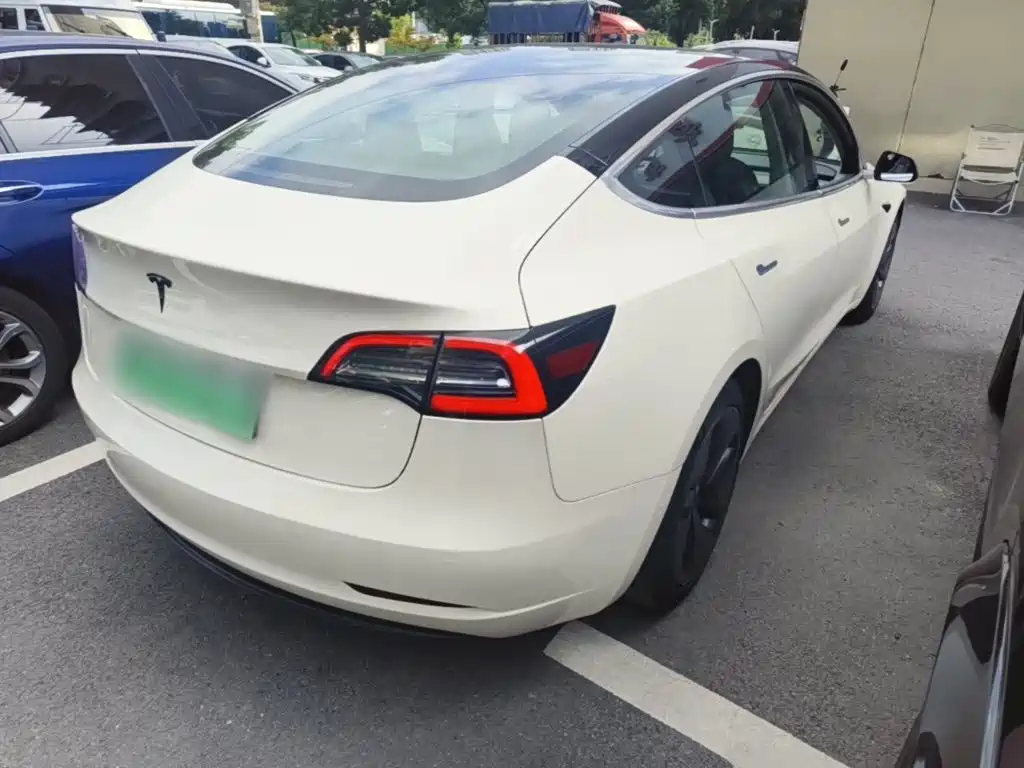 Tesla Model 3 — миниатюра 7