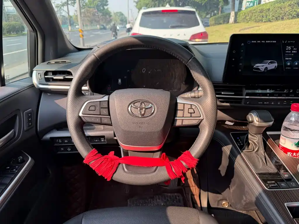 Toyota Granvia — миниатюра 14