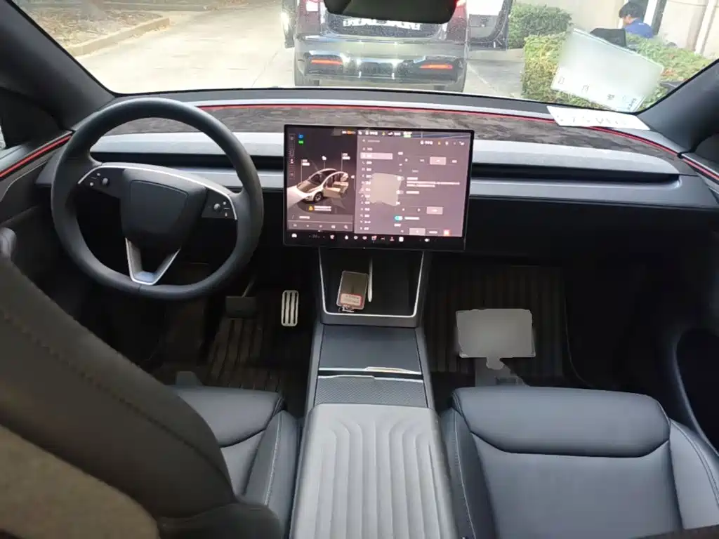 Tesla Model Y L — миниатюра 10
