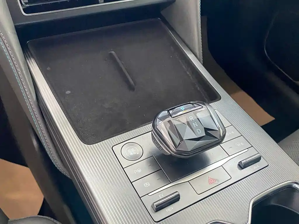 BYD L DM-i — миниатюра 4