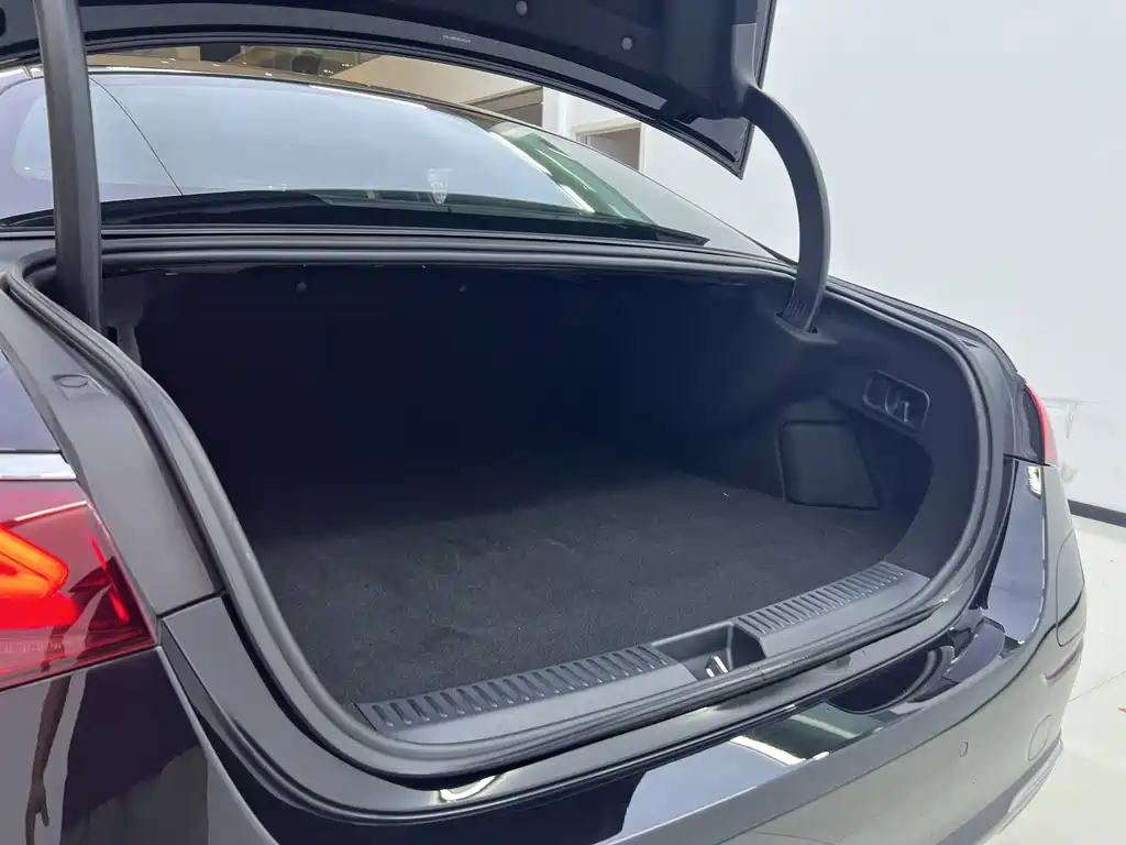 Mercedes-Benz E-Class New Energy — миниатюра 17