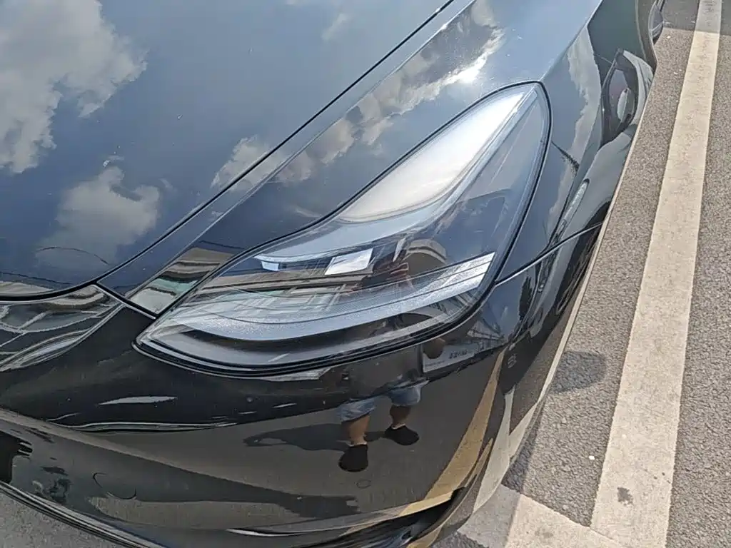 Tesla Model Y — миниатюра 18