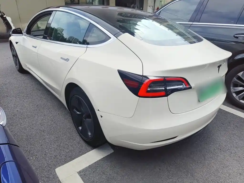 Tesla Model 3 — миниатюра 5