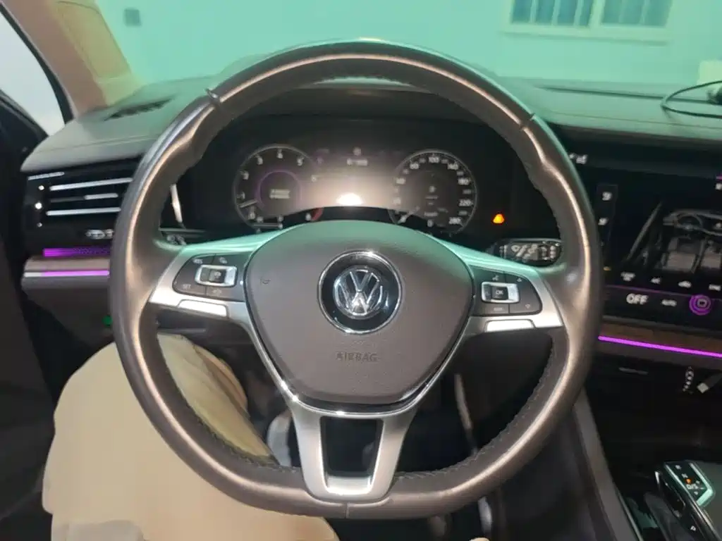 Volkswagen Touareg — миниатюра 11