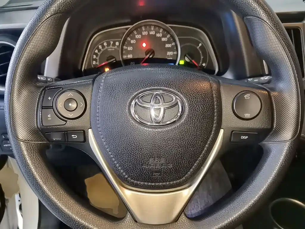 Toyota RAV4 — миниатюра 11