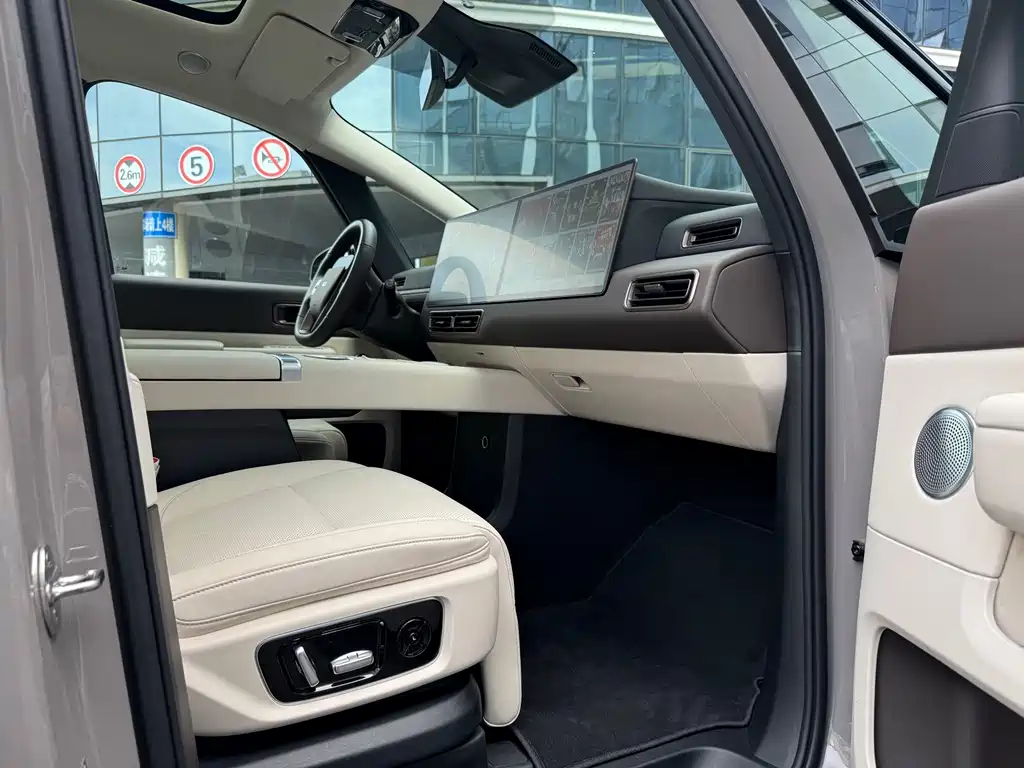 Li Auto Li MEGA — миниатюра 11