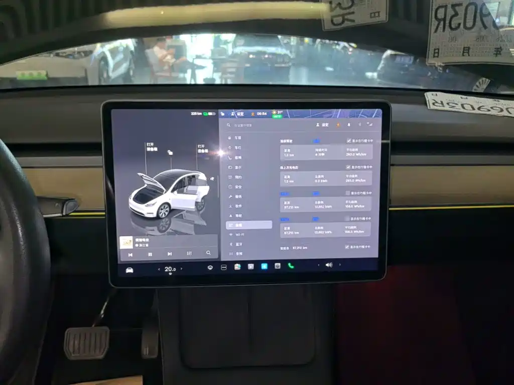 Tesla Model Y — миниатюра 13