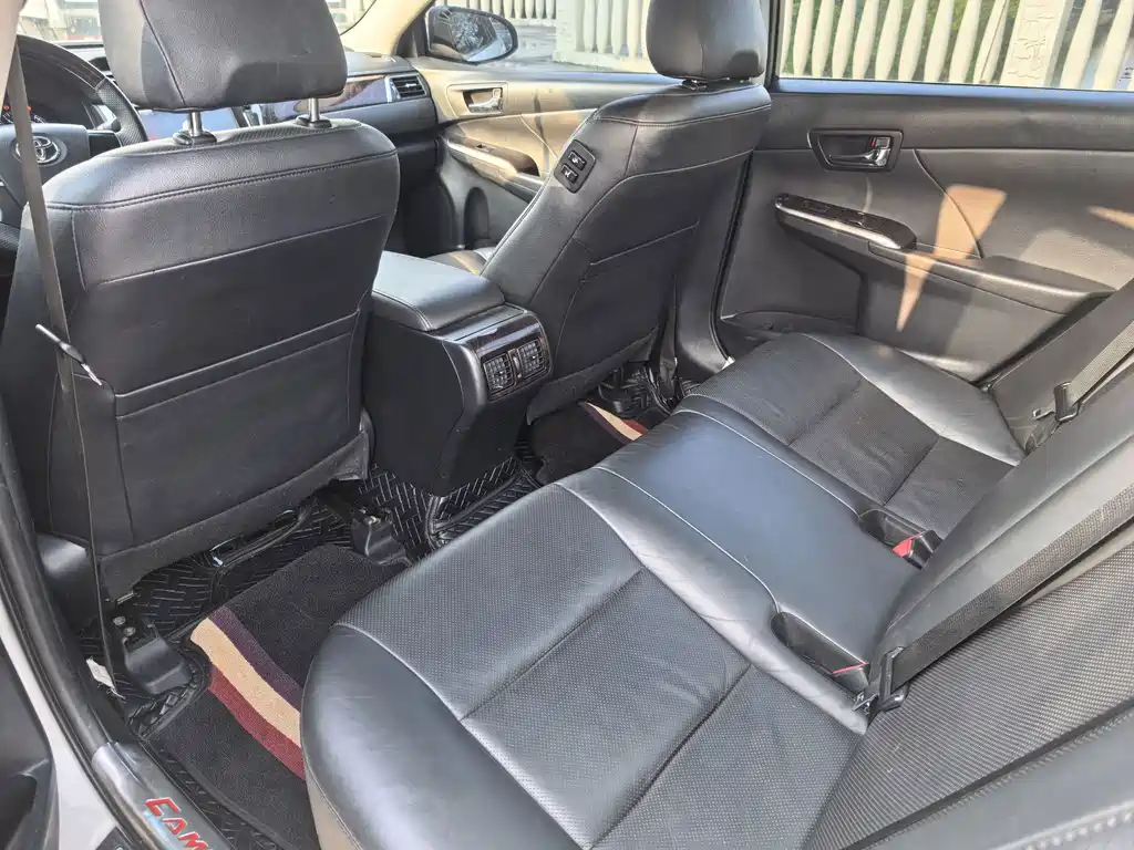 Toyota Camry — миниатюра 5