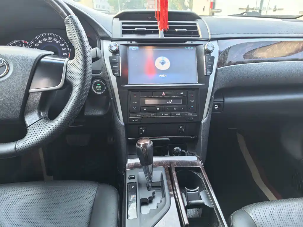 Toyota Camry — миниатюра 7