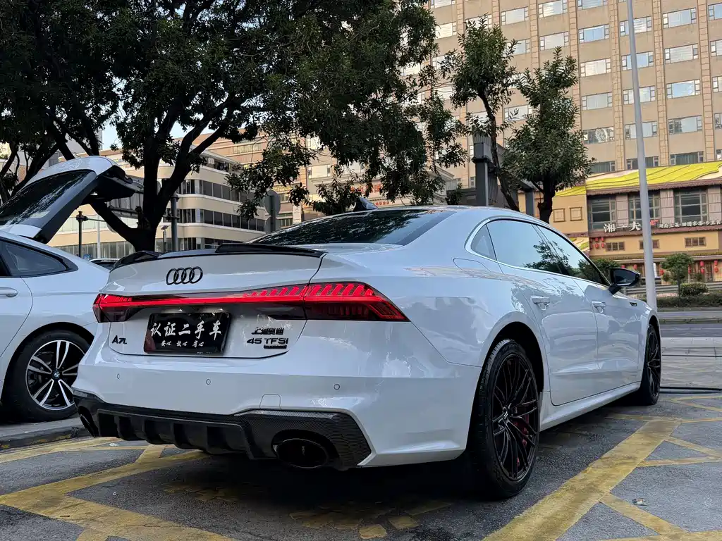 AUDI A7L