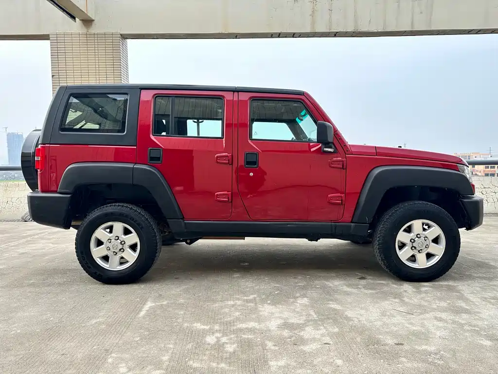 BAIC BJ40 2016 40L 2.0T MT Luxury