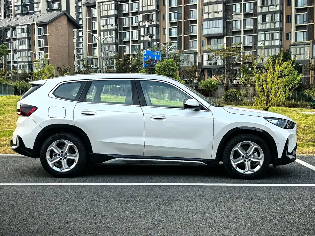 BMW iX1 — миниатюра 19