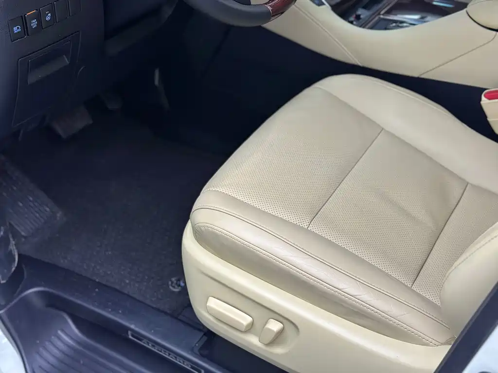 Toyota Alphard — миниатюра 18