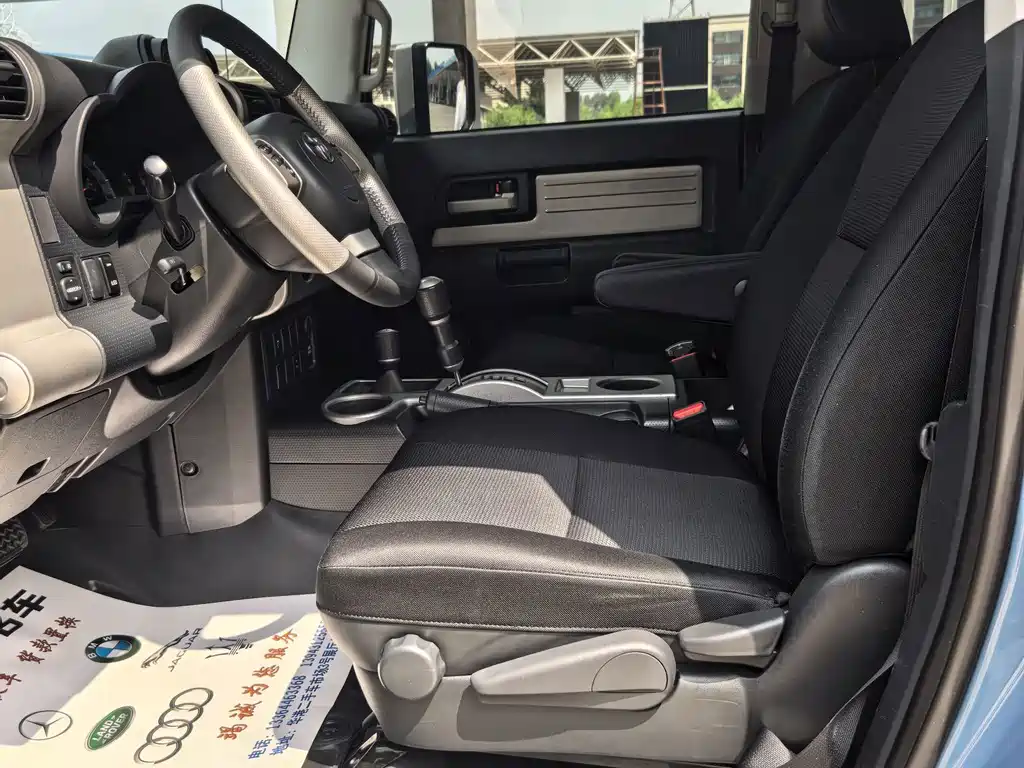 Toyota FJ Cruiser — миниатюра 4
