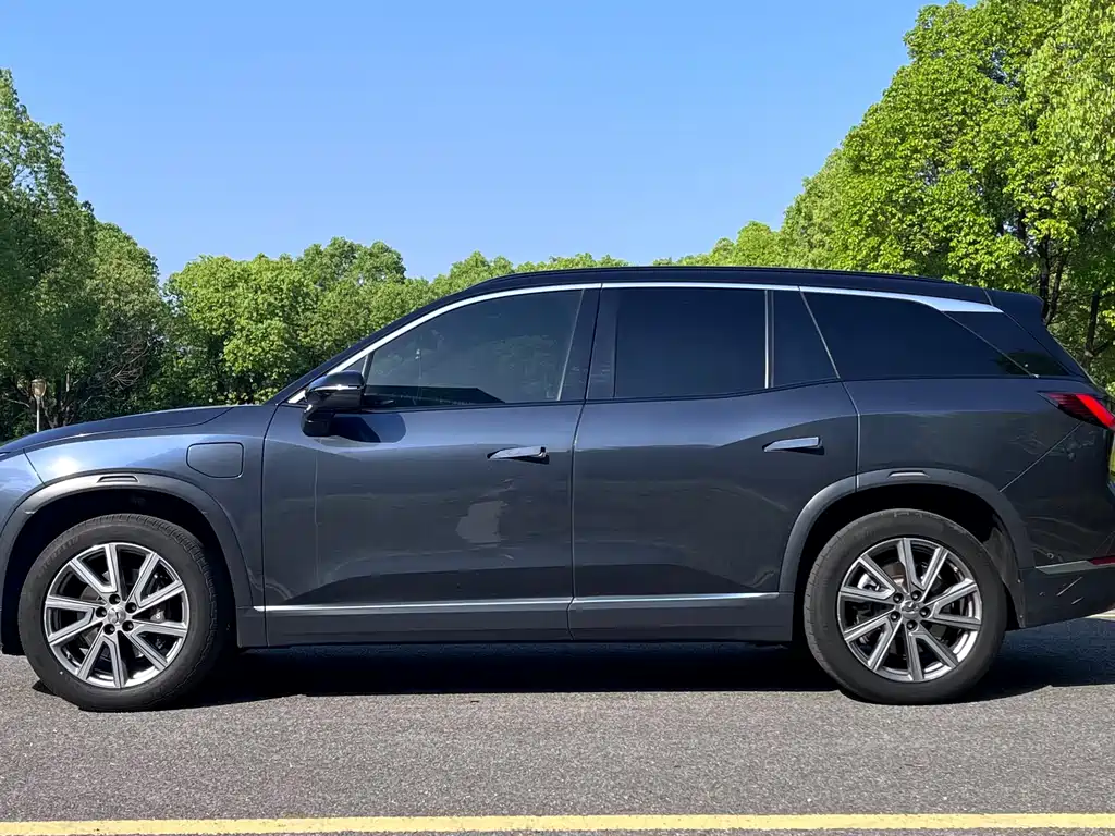 NIO ES8 2020 450KM мест