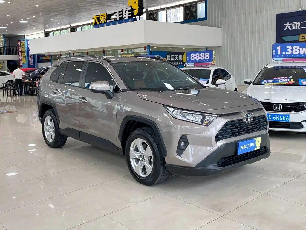 Toyota RAV4 — миниатюра 3
