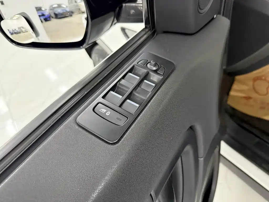 Land Rover Discovery Sport — миниатюра 9