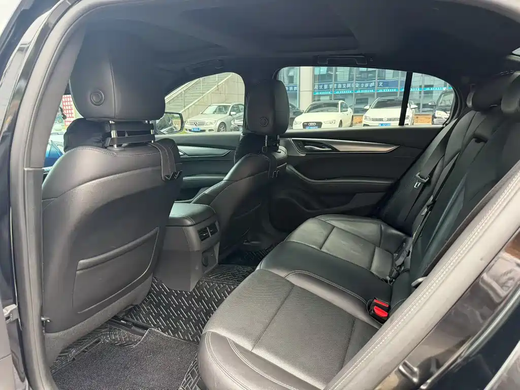 Cadillac CT5 — миниатюра 6